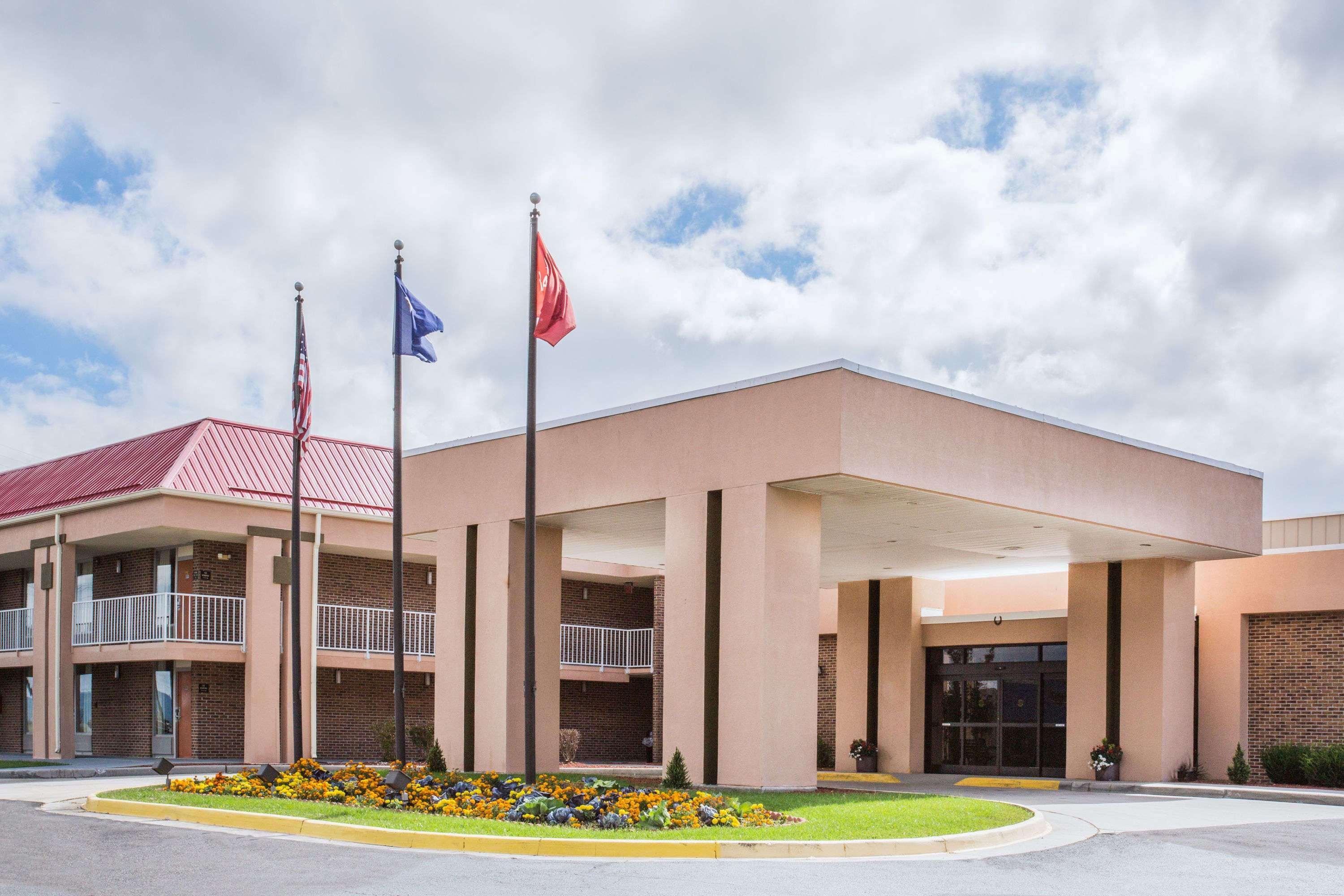 Ramada By Wyndham Wytheville Exterior foto